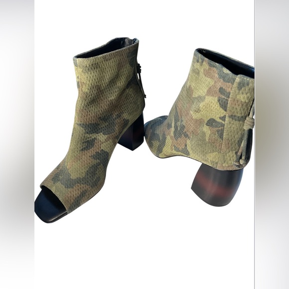 Sanctuary Rock It Camouflage Ankle Boots size 8 - Picture 8 of 8
